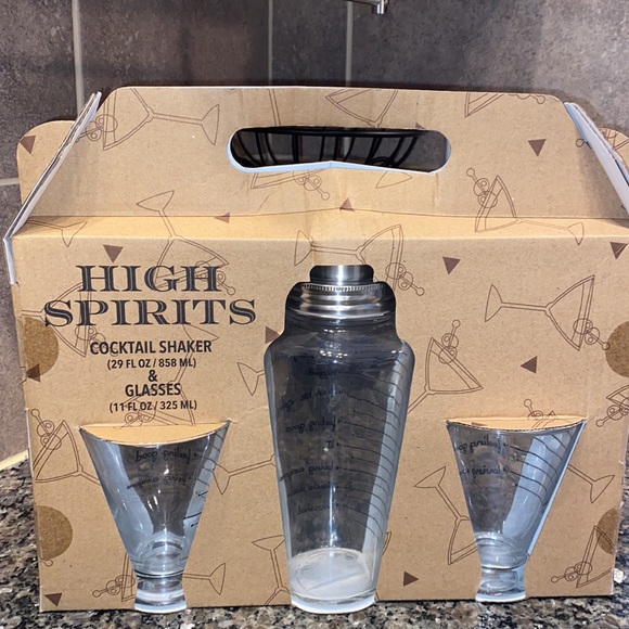 High Spirits Martini Mix Glass Cocktail Shaker And 2 Glasses, 29 FL oz shaker 🍸 - Picture 5 of 6
